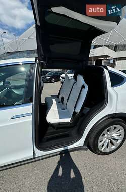 Внедорожник / Кроссовер Tesla Model X 2018 в 