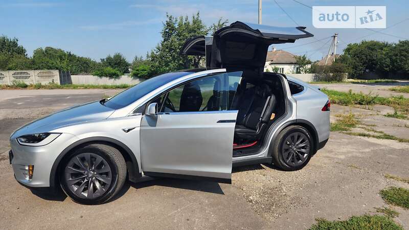 Позашляховик / Кросовер Tesla Model X 2018 в Кам'янському