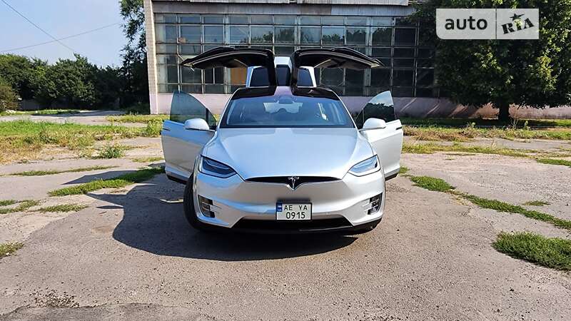Позашляховик / Кросовер Tesla Model X 2018 в Кам'янському