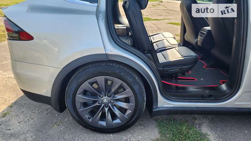 Позашляховик / Кросовер Tesla Model X 2018 в Кам'янському