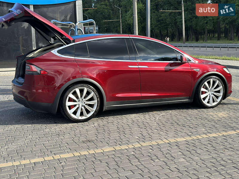 Позашляховик / Кросовер Tesla Model X 2015 в Дніпрі