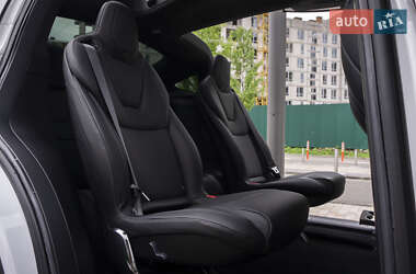 Позашляховик / Кросовер Tesla Model X 2022 в 