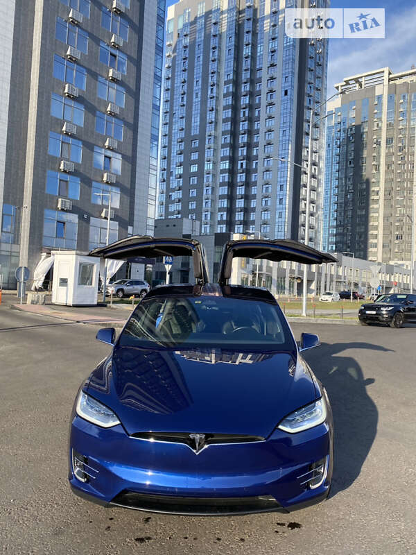 Внедорожник / Кроссовер Tesla Model X 2019 в Киеве