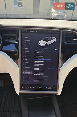 Позашляховик / Кросовер Tesla Model X 2018 в 