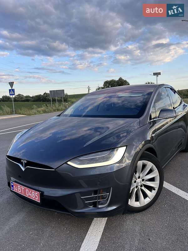 Позашляховик / Кросовер Tesla Model X 2016 в Львові