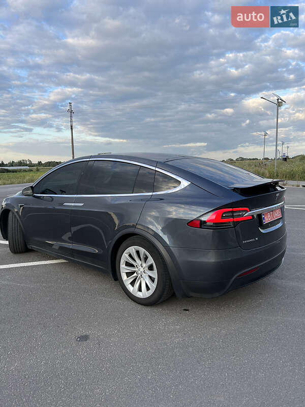 Позашляховик / Кросовер Tesla Model X 2016 в Львові