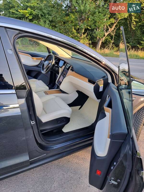 Позашляховик / Кросовер Tesla Model X 2018 в Вінниці