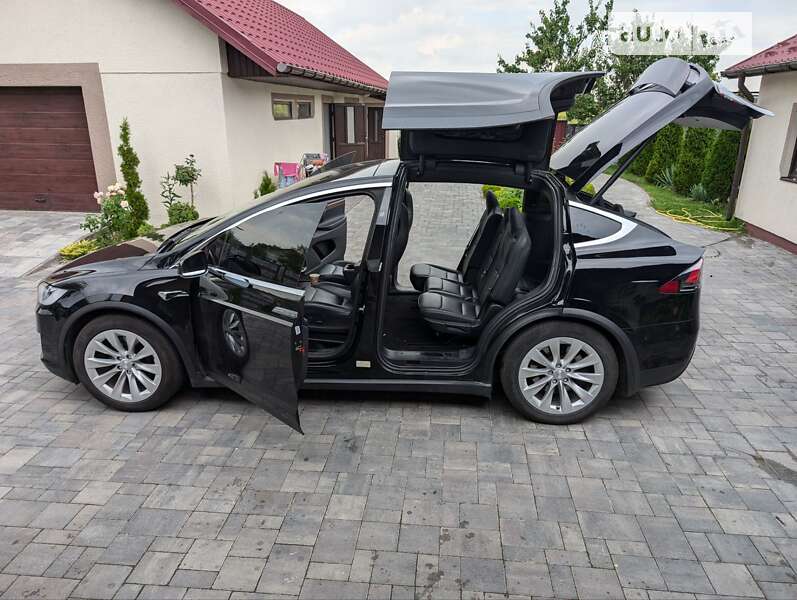 Позашляховик / Кросовер Tesla Model X 2019 в Шептицькому
