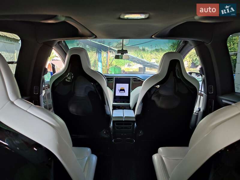 Внедорожник / Кроссовер Tesla Model X 2016 в Синельниково