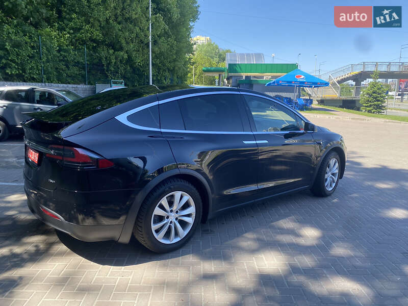 Позашляховик / Кросовер Tesla Model X 2017 в Києві