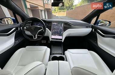 Позашляховик / Кросовер Tesla Model X 2016 в 