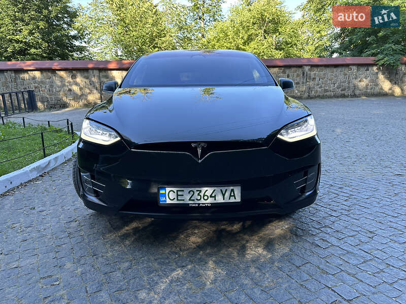 Позашляховик / Кросовер Tesla Model X 2017 в Чернівцях