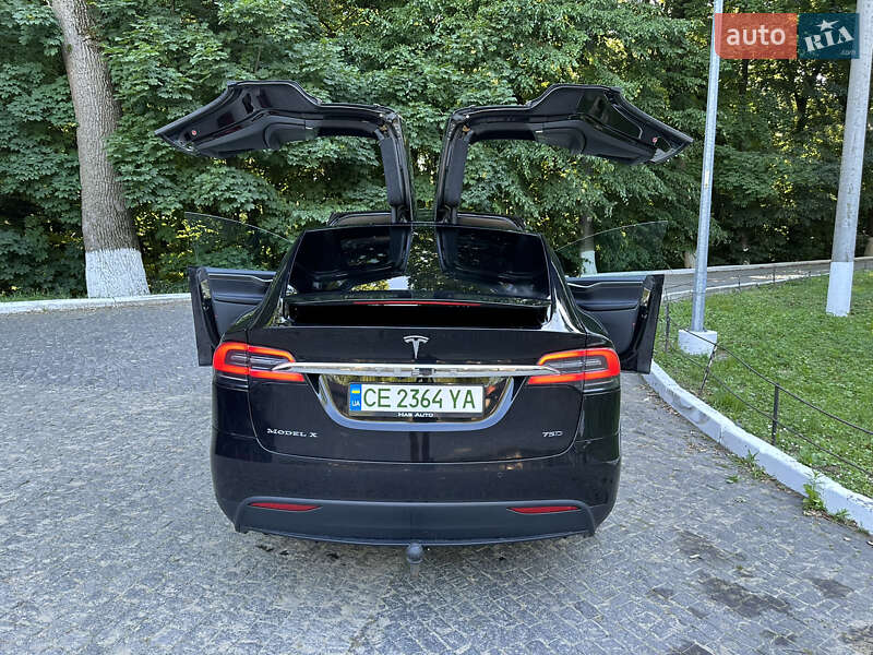 Позашляховик / Кросовер Tesla Model X 2017 в Чернівцях