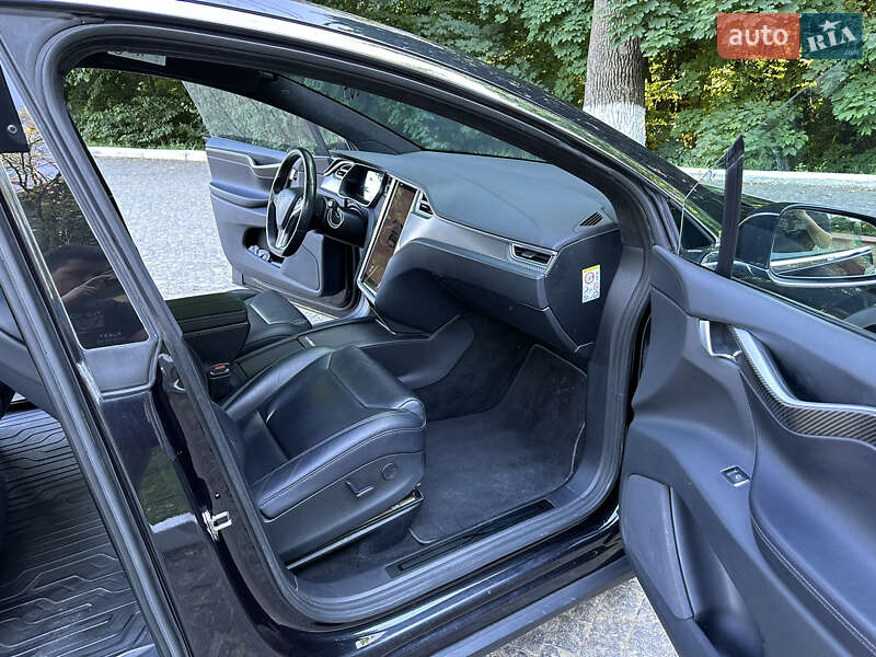 Позашляховик / Кросовер Tesla Model X 2017 в Чернівцях