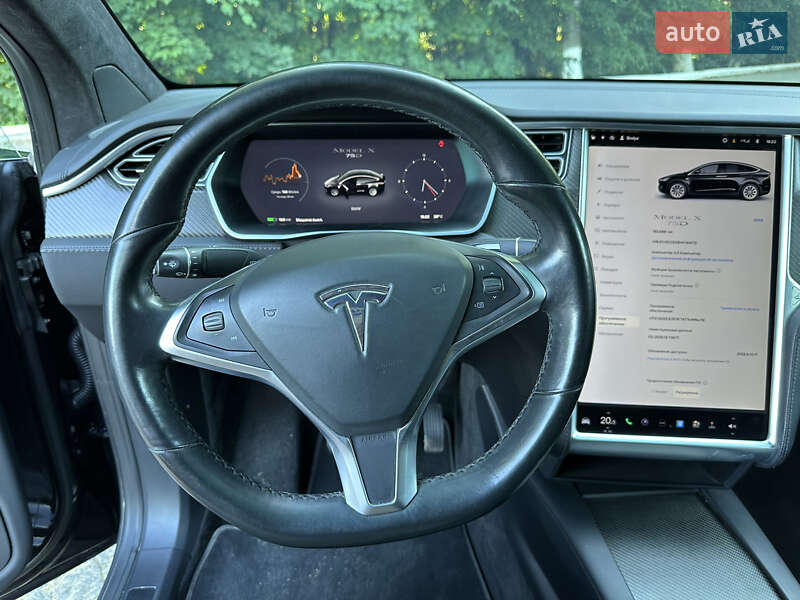 Позашляховик / Кросовер Tesla Model X 2017 в Чернівцях