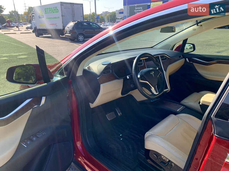 Позашляховик / Кросовер Tesla Model X 2016 в Дніпрі
