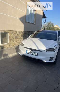 Позашляховик / Кросовер Tesla Model X 2018 в Ужгороді