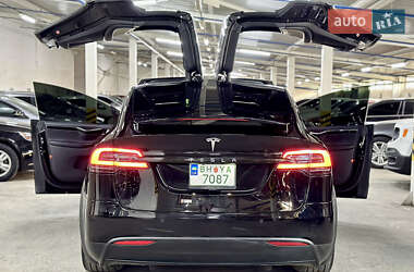 Позашляховик / Кросовер Tesla Model X 2016 в 