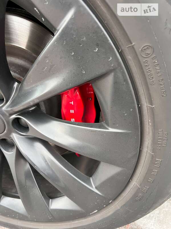 Позашляховик / Кросовер Tesla Model X 2017 в Львові