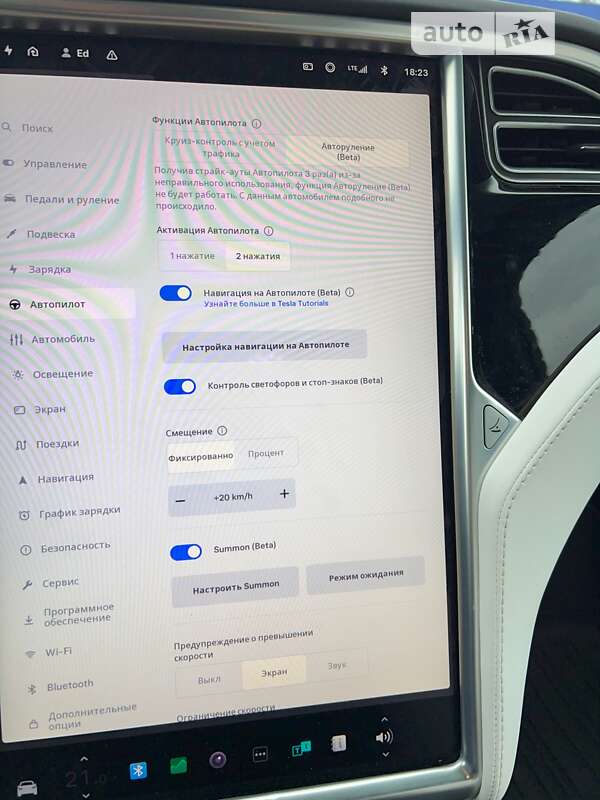 Позашляховик / Кросовер Tesla Model X 2017 в Львові