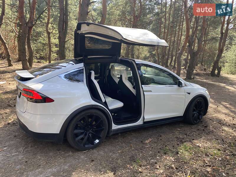 Позашляховик / Кросовер Tesla Model X 2017 в Дніпрі