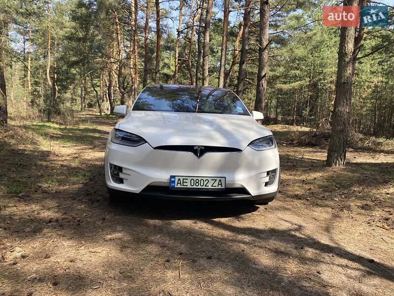 Позашляховик / Кросовер Tesla Model X 2017 в Дніпрі