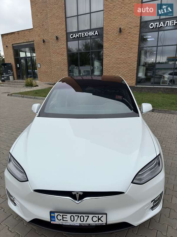 Позашляховик / Кросовер Tesla Model X 2017 в Чернівцях