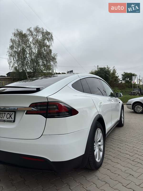 Внедорожник / Кроссовер Tesla Model X 2017 в Черновцах