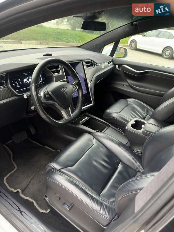 Позашляховик / Кросовер Tesla Model X 2017 в Чернівцях