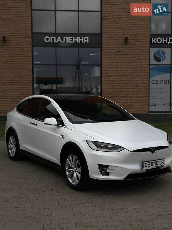 Позашляховик / Кросовер Tesla Model X 2017 в Чернівцях
