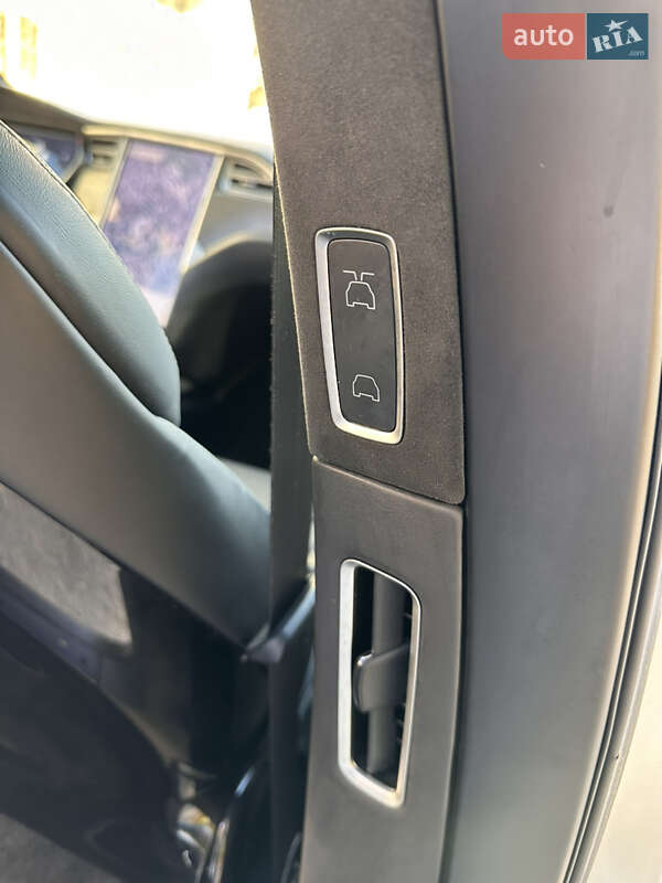 Внедорожник / Кроссовер Tesla Model X 2016 в Ивано-Франковске