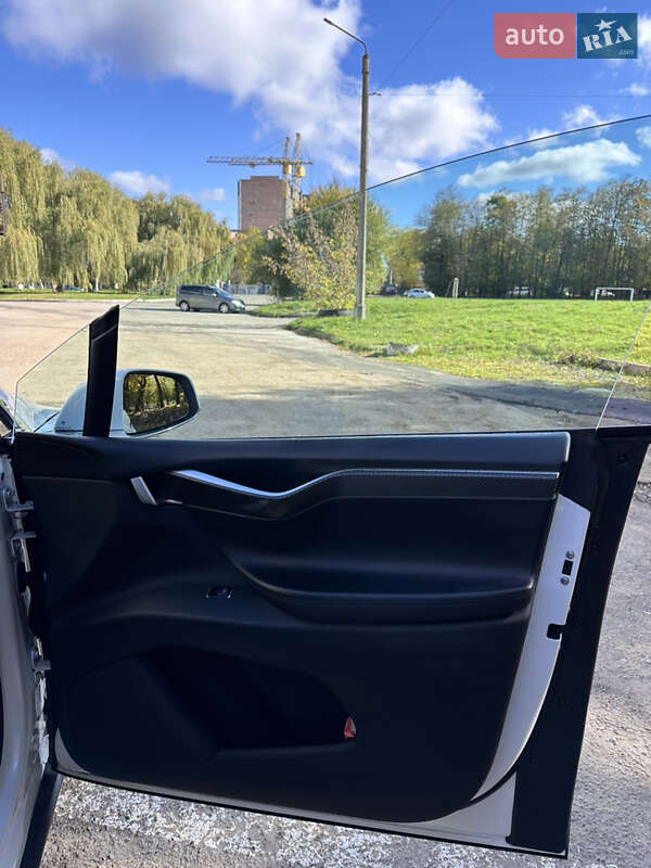 Внедорожник / Кроссовер Tesla Model X 2016 в Ивано-Франковске