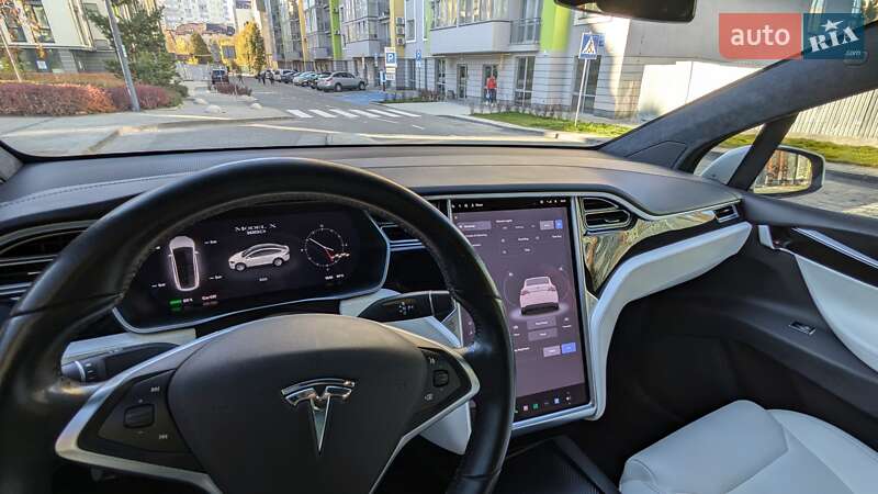 Позашляховик / Кросовер Tesla Model X 2018 в Львові