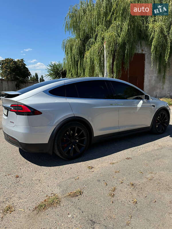 Внедорожник / Кроссовер Tesla Model X 2017 в Николаеве