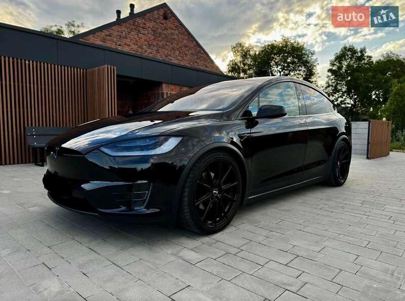 Позашляховик / Кросовер Tesla Model X 2017 в Львові