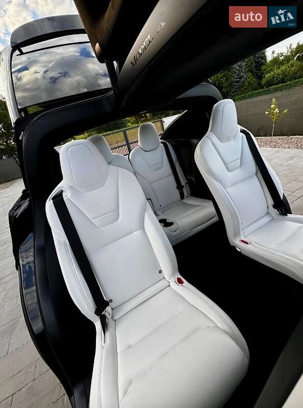 Позашляховик / Кросовер Tesla Model X 2017 в Львові