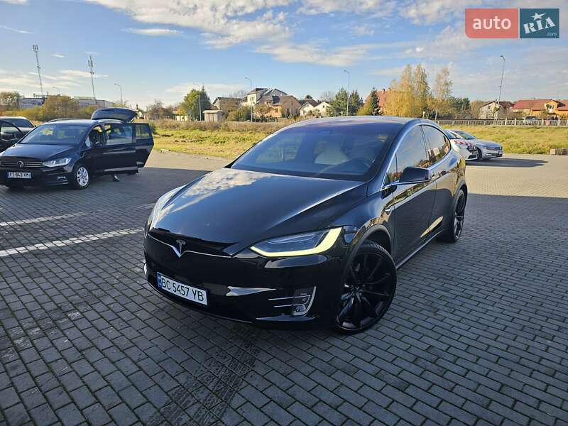Позашляховик / Кросовер Tesla Model X 2017 в Львові