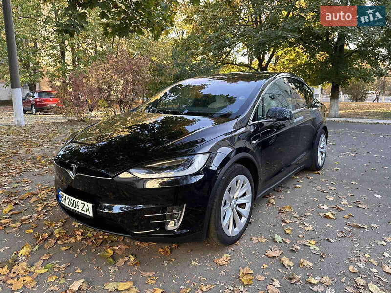 Внедорожник / Кроссовер Tesla Model X 2017 в 