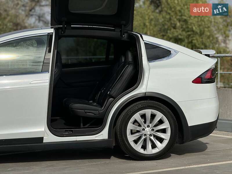 Позашляховик / Кросовер Tesla Model X 2017 в Білій Церкві