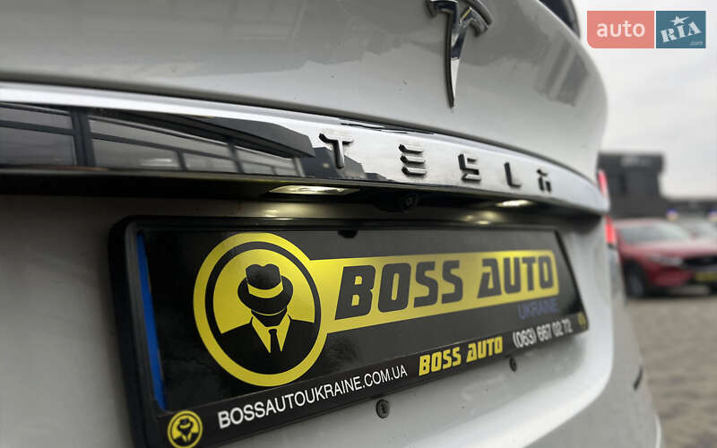 Позашляховик / Кросовер Tesla Model X 2019 в Мукачевому