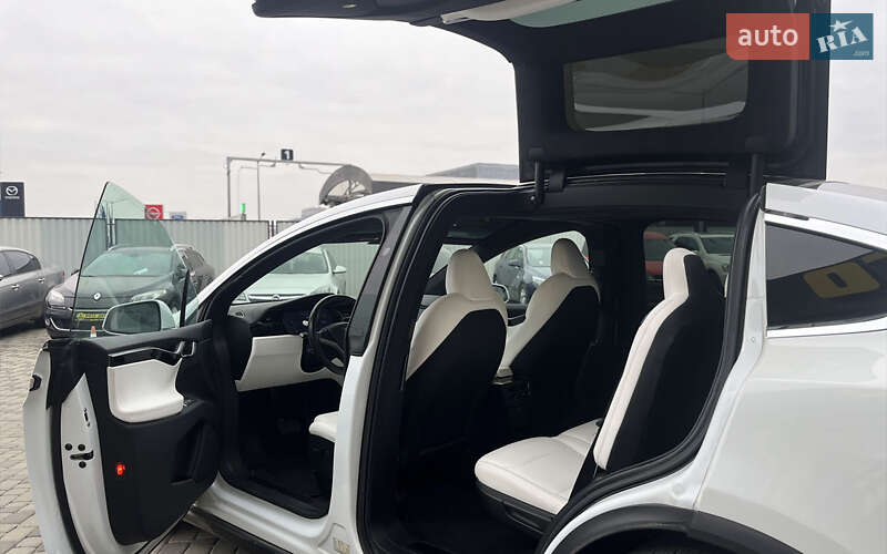 Позашляховик / Кросовер Tesla Model X 2019 в Мукачевому