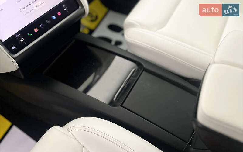 Позашляховик / Кросовер Tesla Model X 2019 в Мукачевому