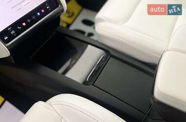 Позашляховик / Кросовер Tesla Model X 2019 в 