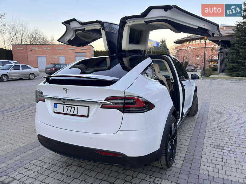 Позашляховик / Кросовер Tesla Model X 2016 в Львові