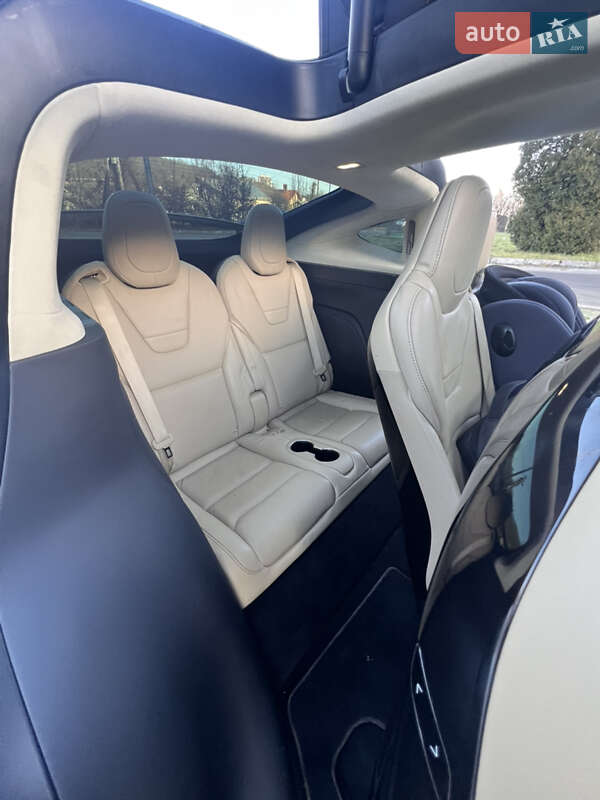 Позашляховик / Кросовер Tesla Model X 2016 в Львові
