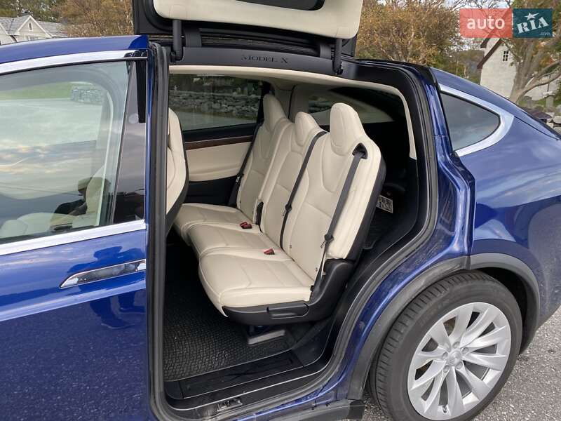 Позашляховик / Кросовер Tesla Model X 2017 в Бучі