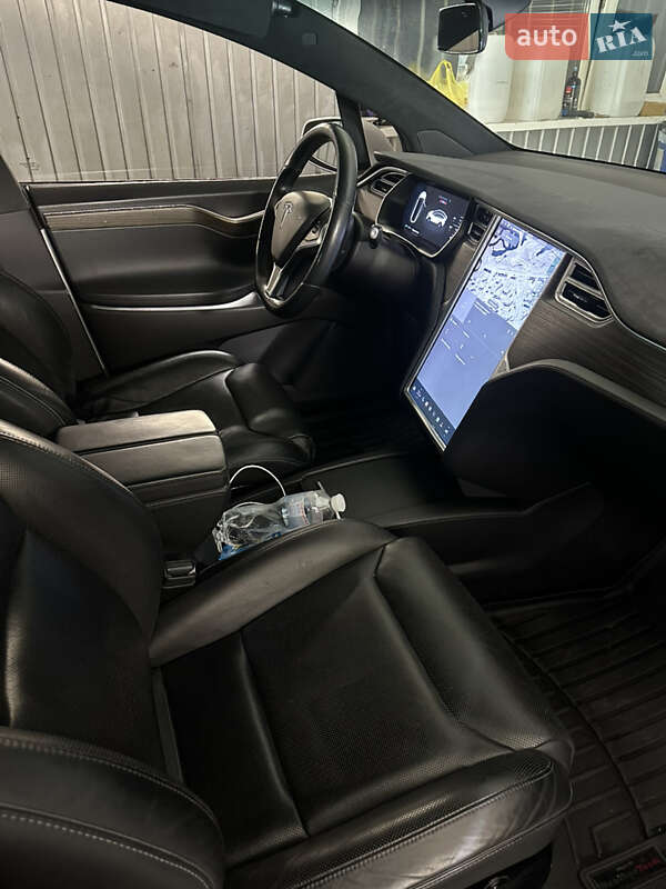 Позашляховик / Кросовер Tesla Model X 2016 в Дніпрі фото 10 Позашляховик / Кросовер Tesla Model X 2016 в Дніпрі