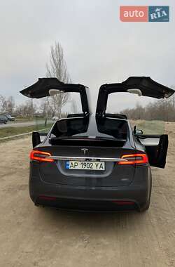 Позашляховик / Кросовер Tesla Model X 2018 в 