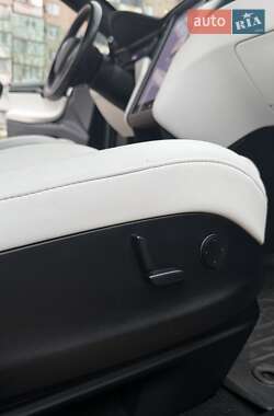 Позашляховик / Кросовер Tesla Model X 2018 в 