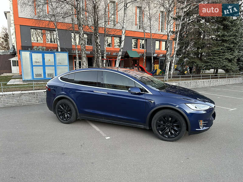 Позашляховик / Кросовер Tesla Model X 2016 в Києві
